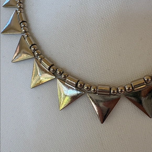 ⭐️Gold Toned Triangle Necklace - Picture 2 of 9